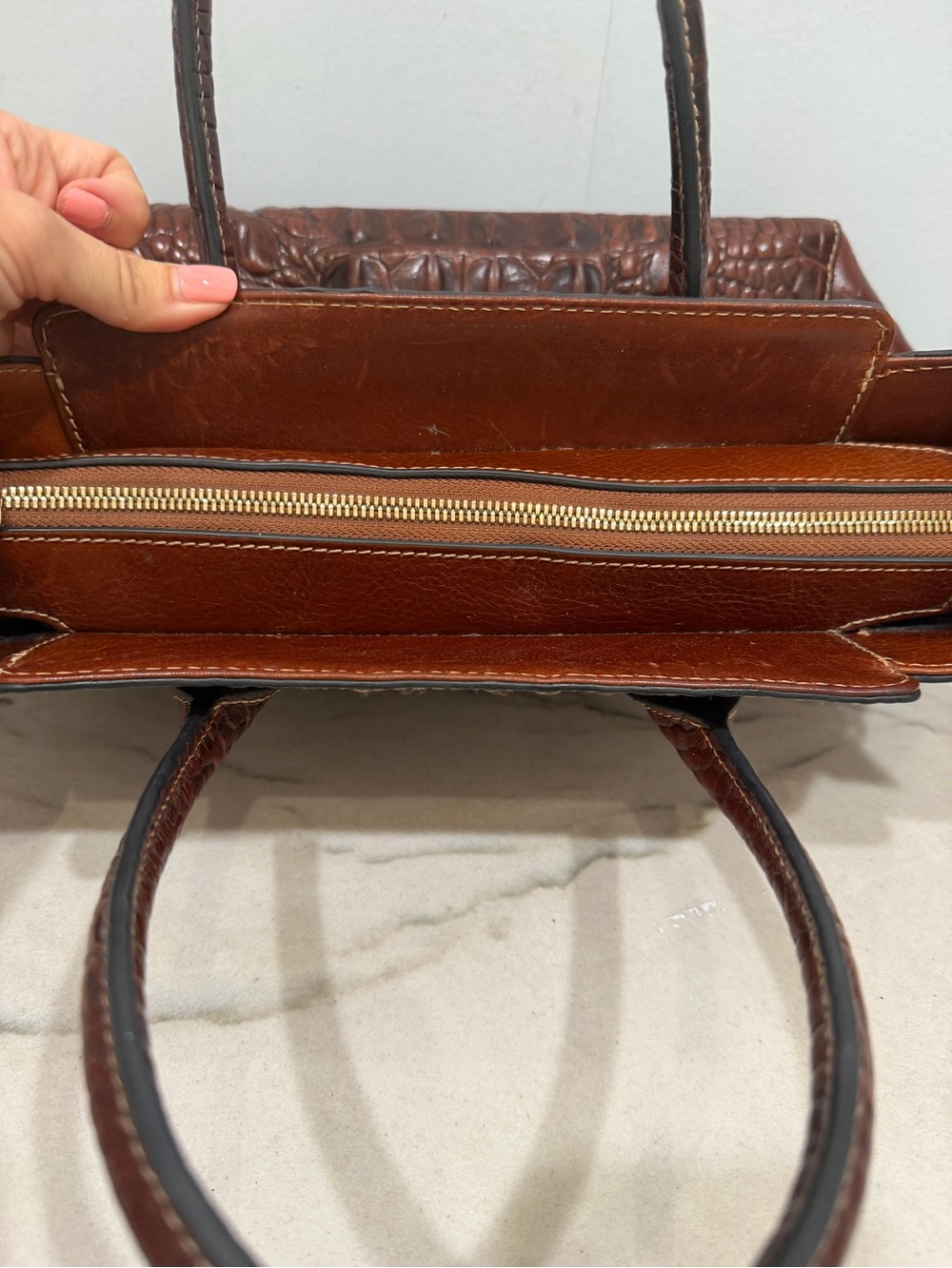 Pijushi Brown Croc-Embossed Leather Tote Bag - Picture 7 of 16